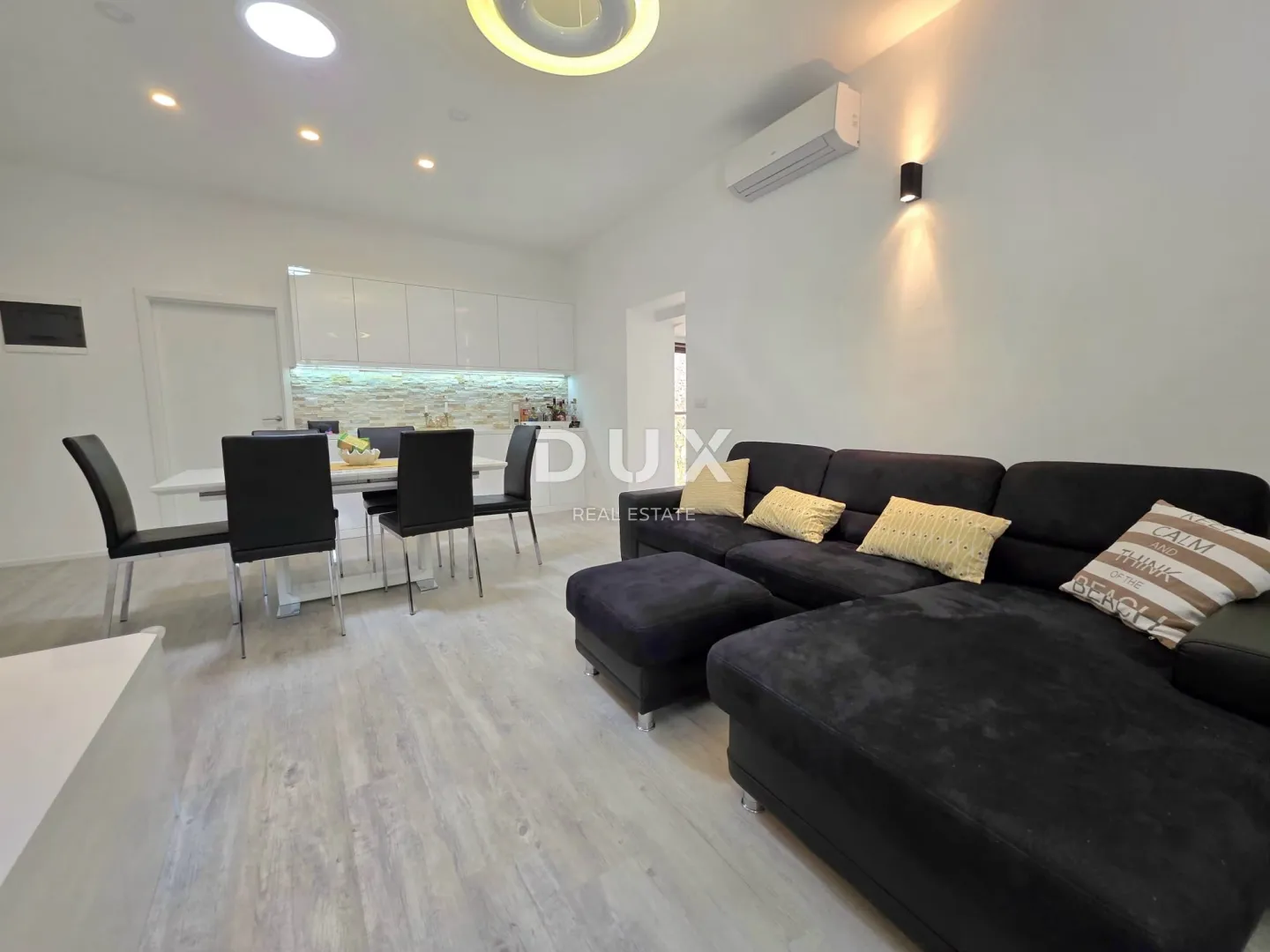 istra, poreč, 290.00 m2, pješačka zona, tri stana - slika 22