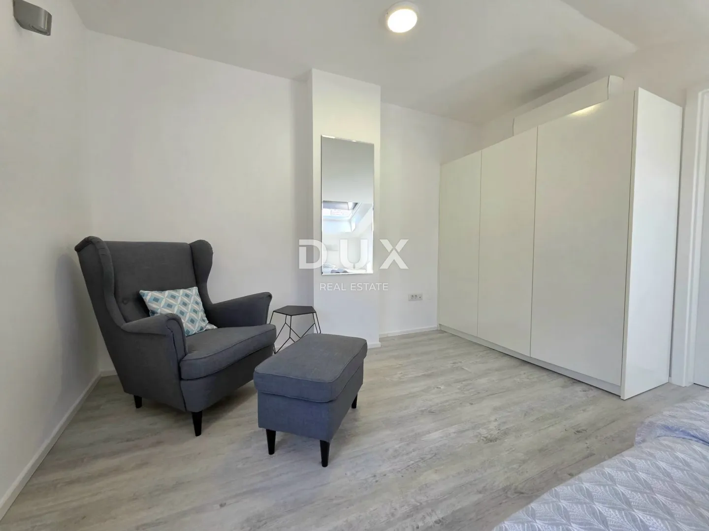 istra, poreč, 290.00 m2, pješačka zona, tri stana - slika 44
