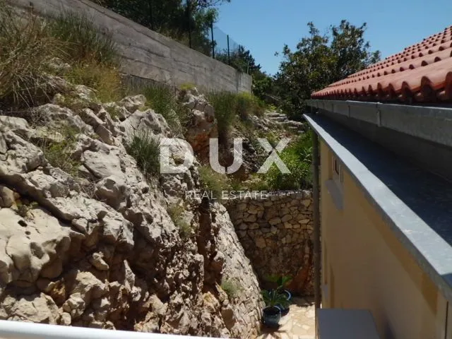 otok krk - ekskluzivna vila sa bazenom - slika 35