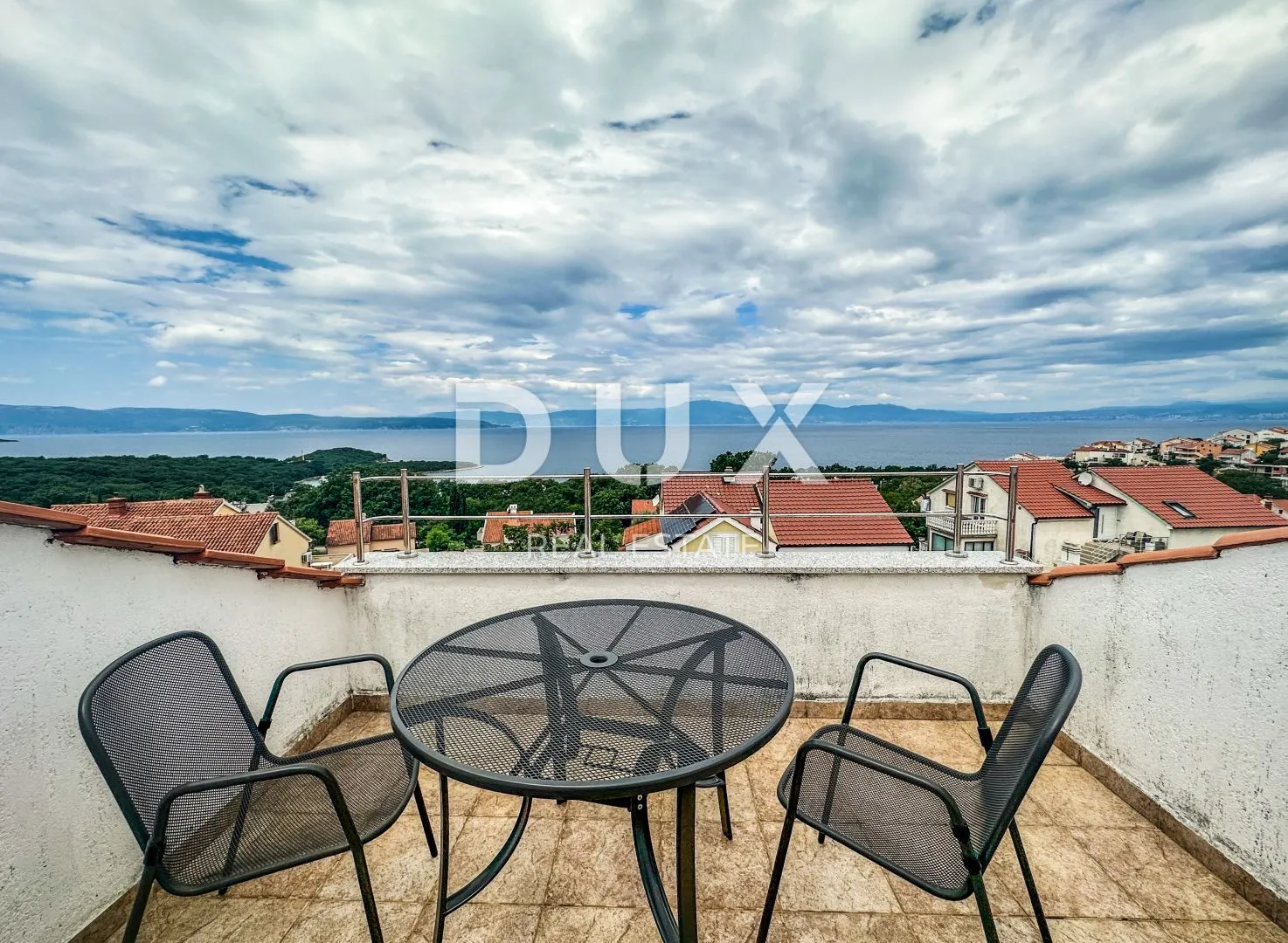 OTOK KRK, NJIVICE- Apartman u potkrovlju s pogledom na cijeli Kvarner - Njivice, Omišalj