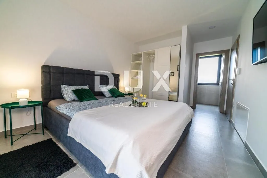 istra, poreč - moderna vila s bazenom - slika 37
