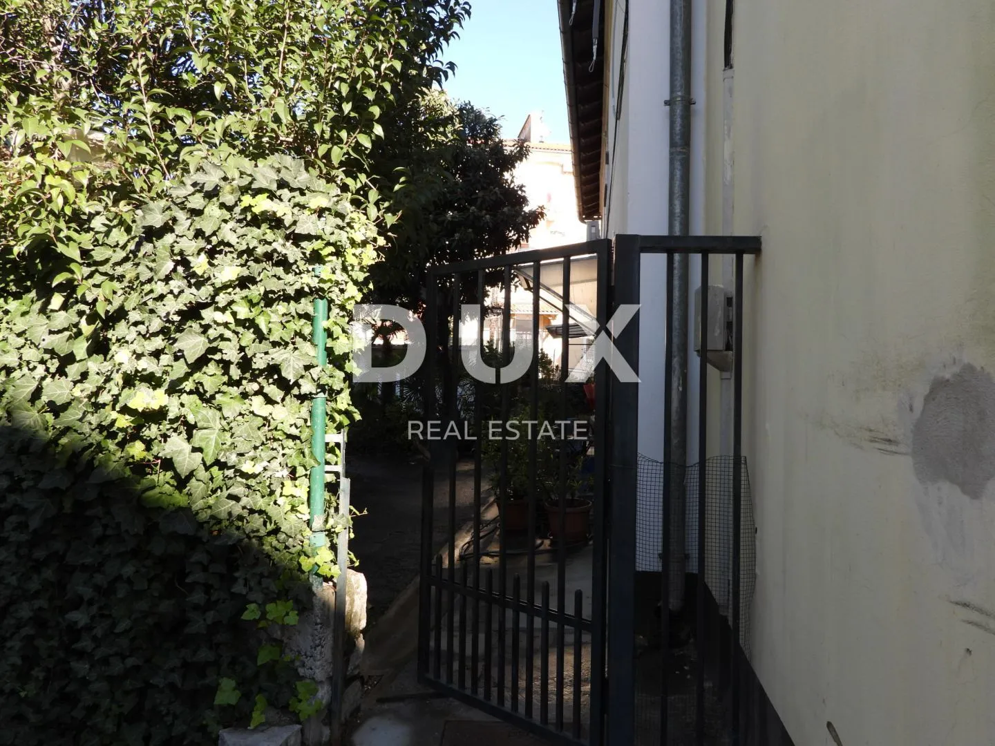 opatija, centar - dva stana 96 m2 + pomoćna zgrada u dvorištu!!! prilika!!! - slika 10
