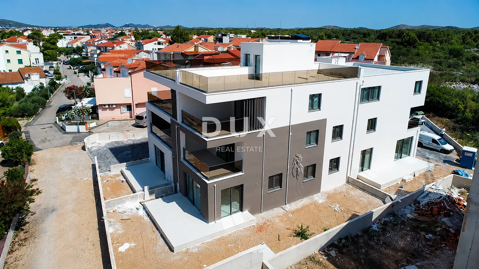 vodice, srima – penthouse s krovnom terasom, pogledom na more i liftom - slika 4