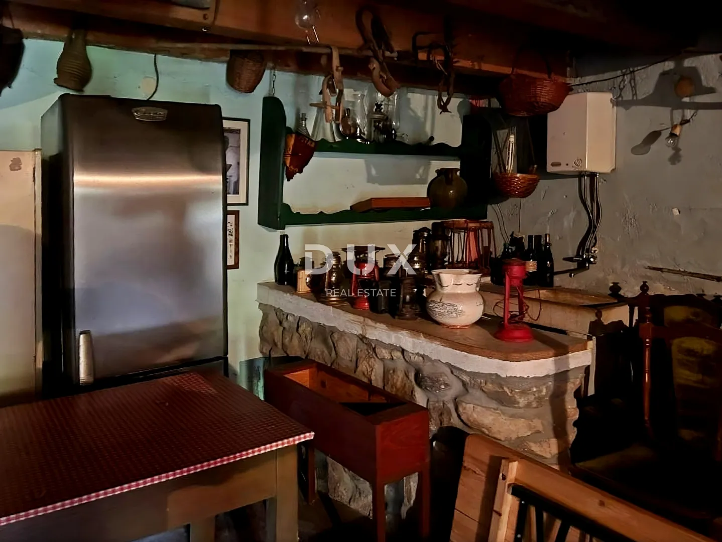 istra, labin - dvije kuće na rubu naselja - slika 10