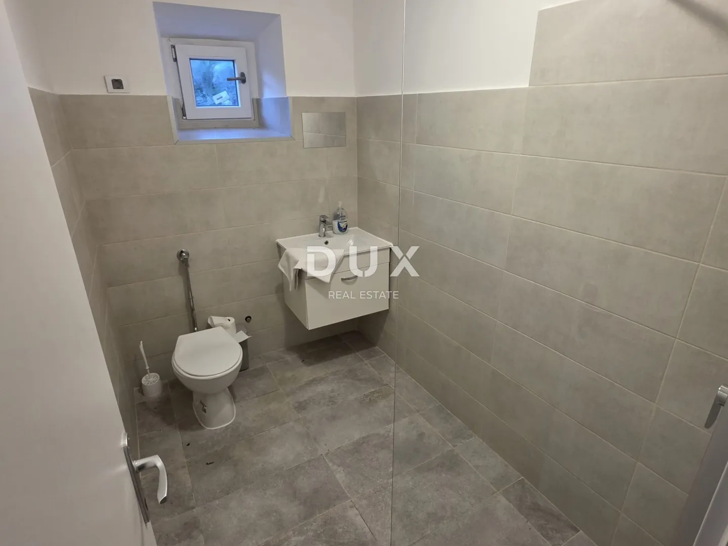 otok pag, kolan - kuća u nizu i studio apartman, top prilika! - slika 5