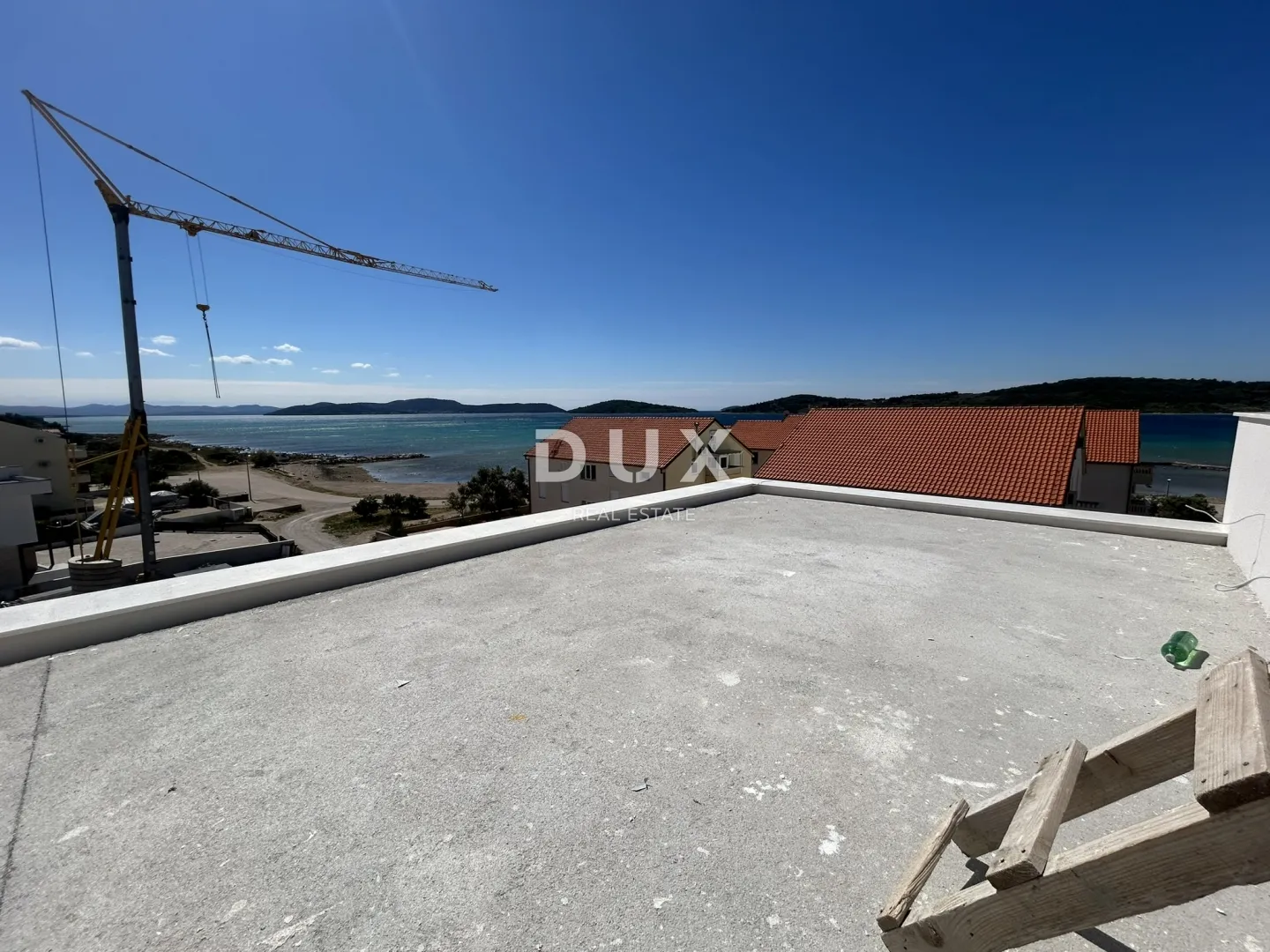 vodice, srima – penthouse s krovnom terasom, pogledom na more i liftom - slika 2