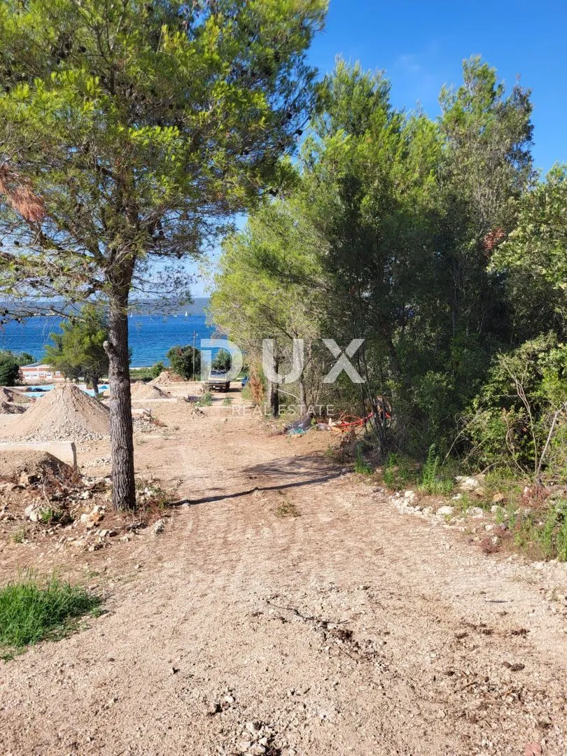 NEVIĐANE, PAŠMAN - Poljoprivredno zemljište na rubu građevinske zone!