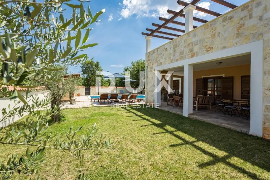 istra,svetvinčenat - rustikalna vila s bazenom - slika 3