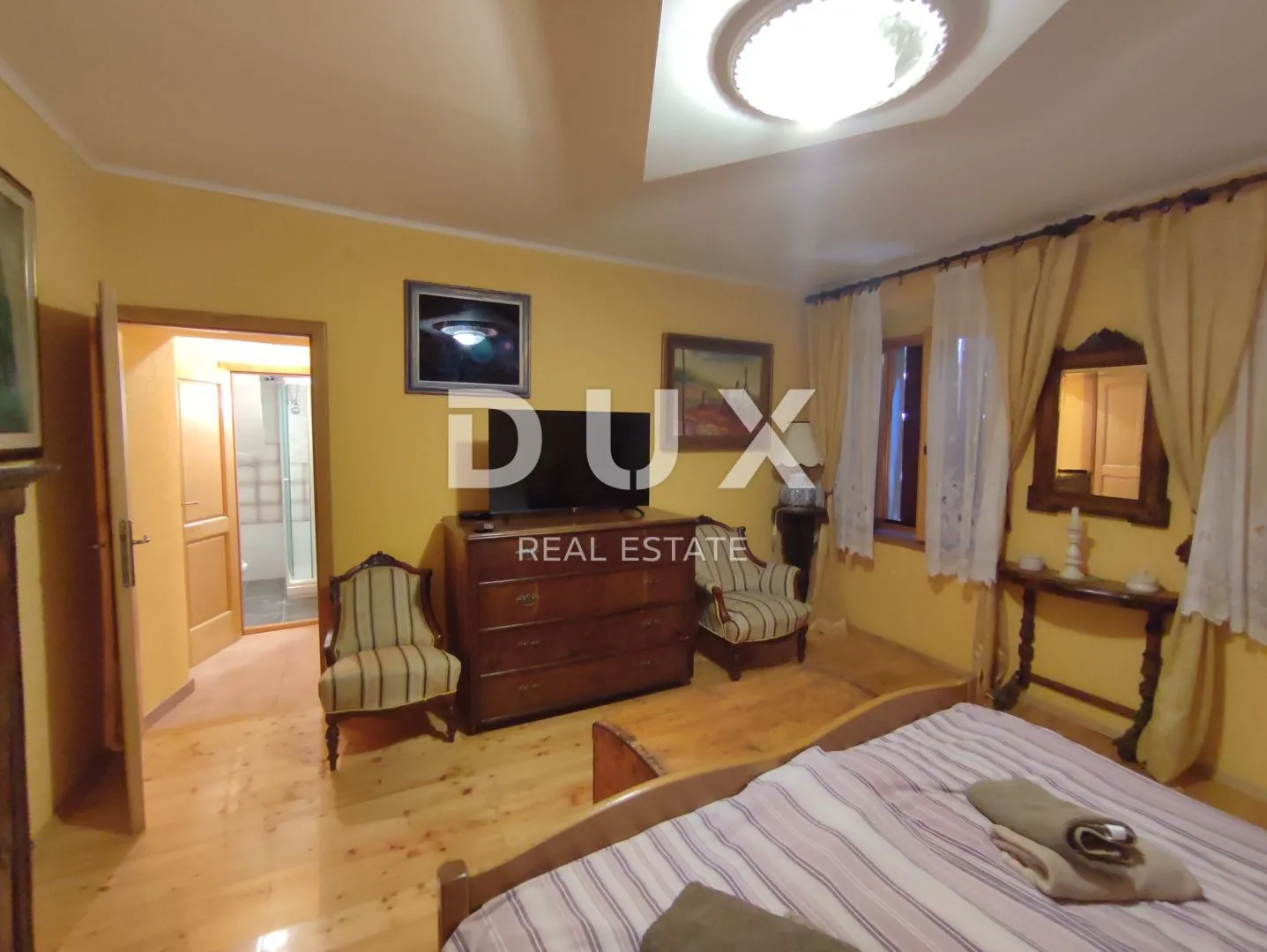 istra, rovinj - renovirana starina u samom centru grada - slika 20
