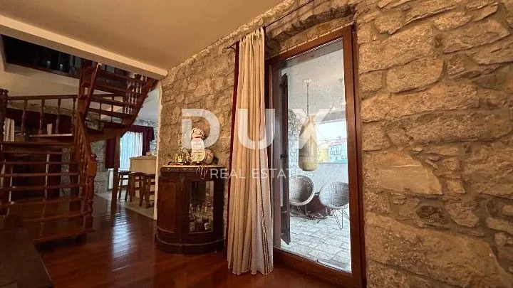 rijeka, srdoči - kuća sa tri stambene jedinice - slika 4