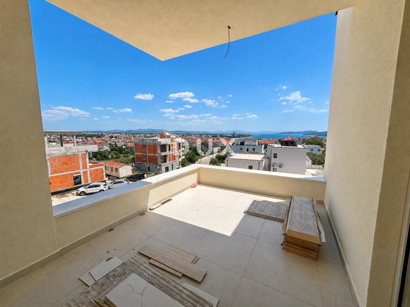 šibenik, vodice – stan na zadnjem katu s panoramskim pogledom na more - slika 13
