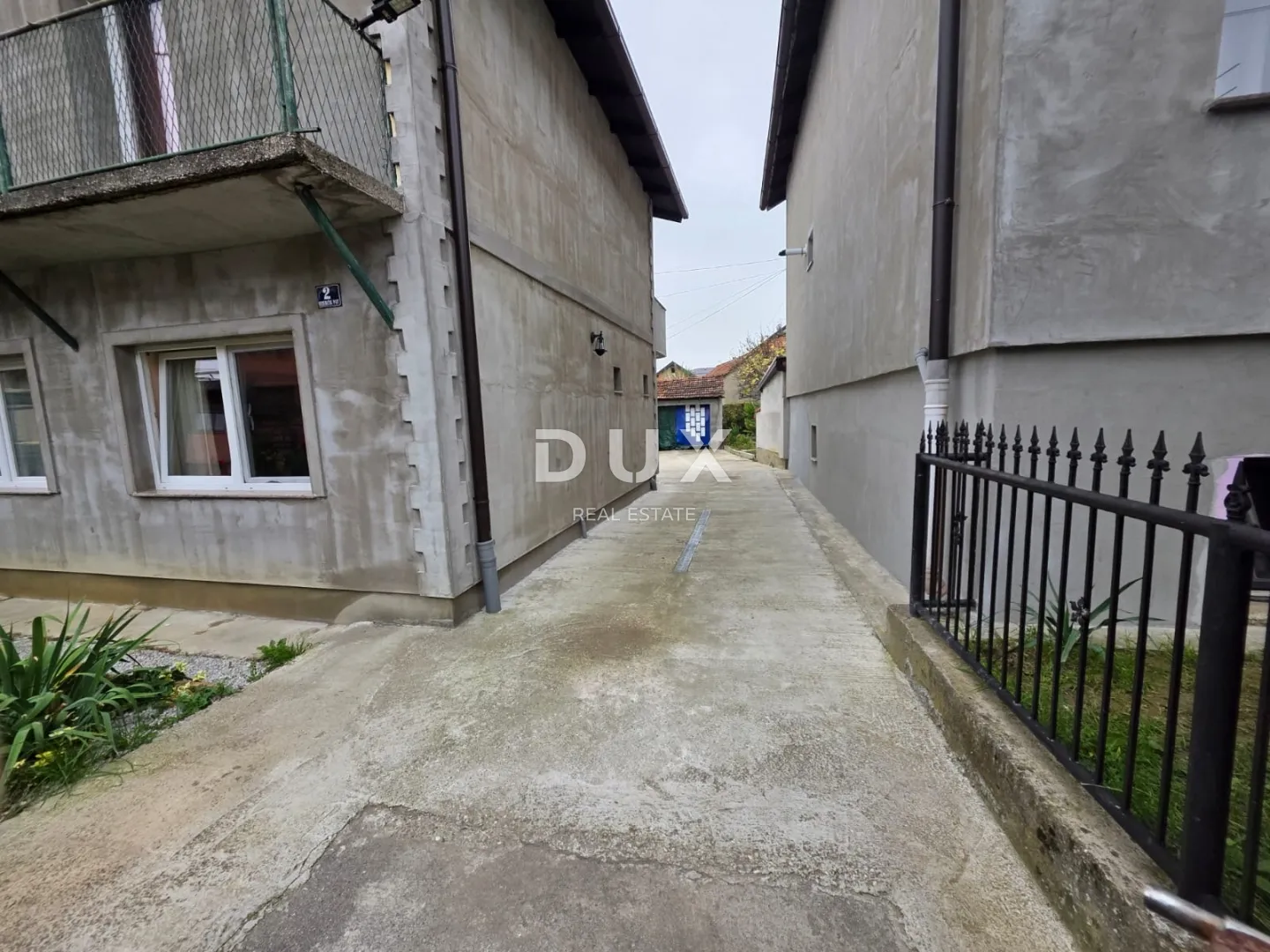 zagreb, dubrava - kuća sa velikom okućnicom - slika 9