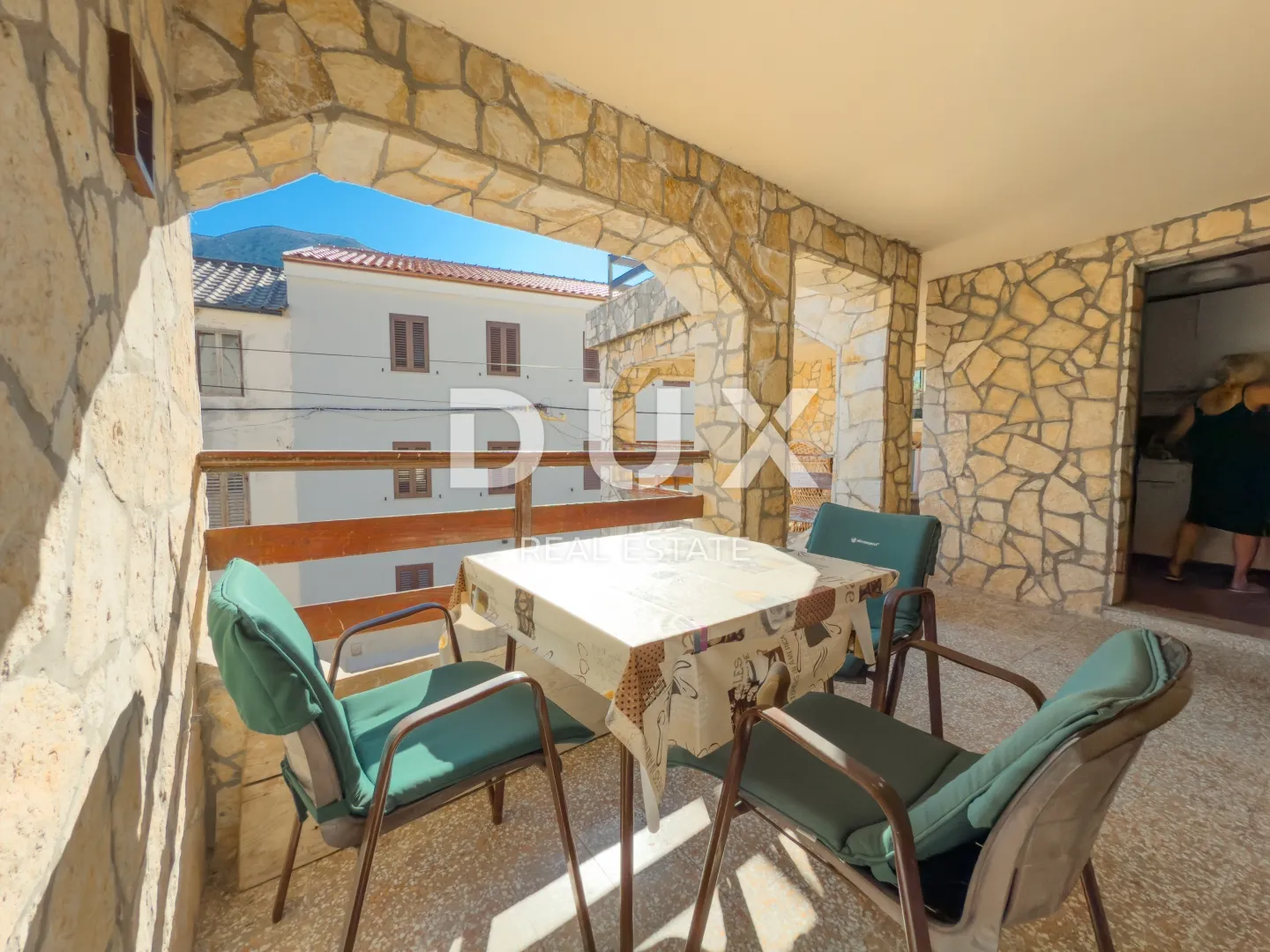 otok krk, baška (okolica) - kamena kuća s velikom okućnicom - slika 44