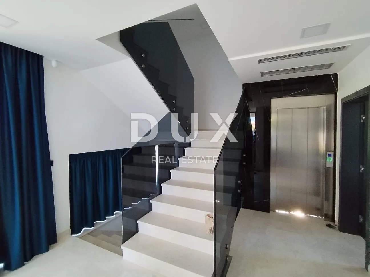 istra,medulin- luksuzna vila 150m od mora! - slika 103