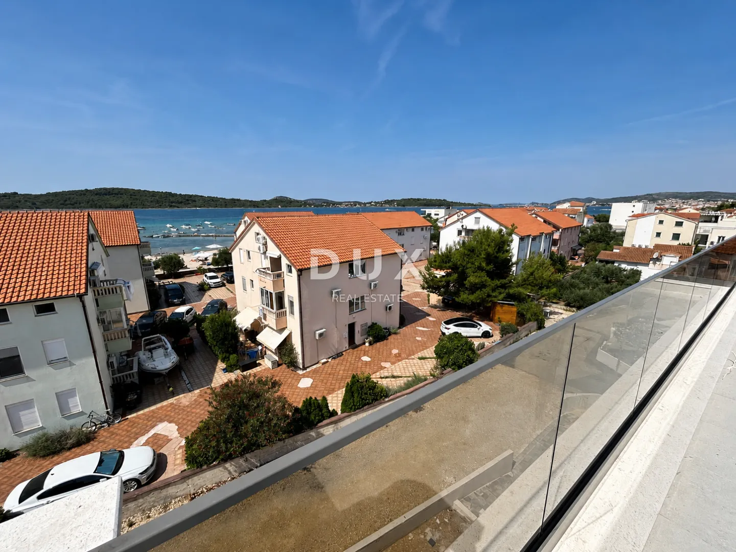 vodice, srima – penthouse s liftom, krovna terasa 109 m², 70m od plaže - slika 29