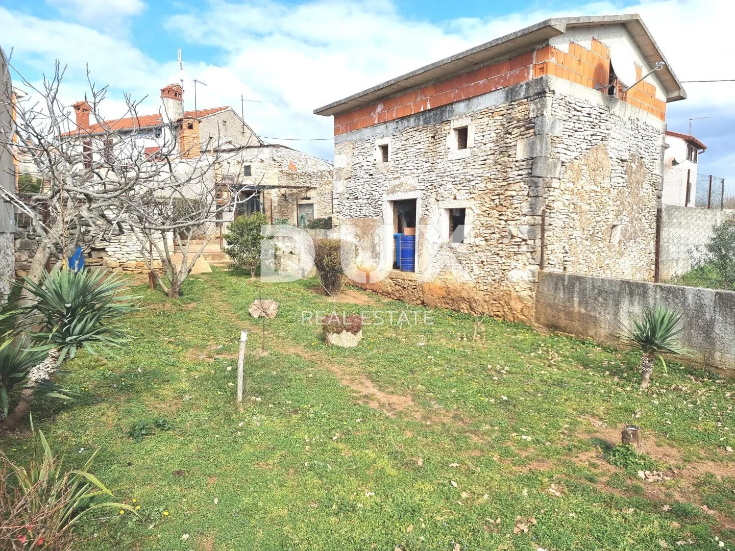 istra, marčana kamene kuće za renovaciju na selu s lijepim dvorištem - slika 7