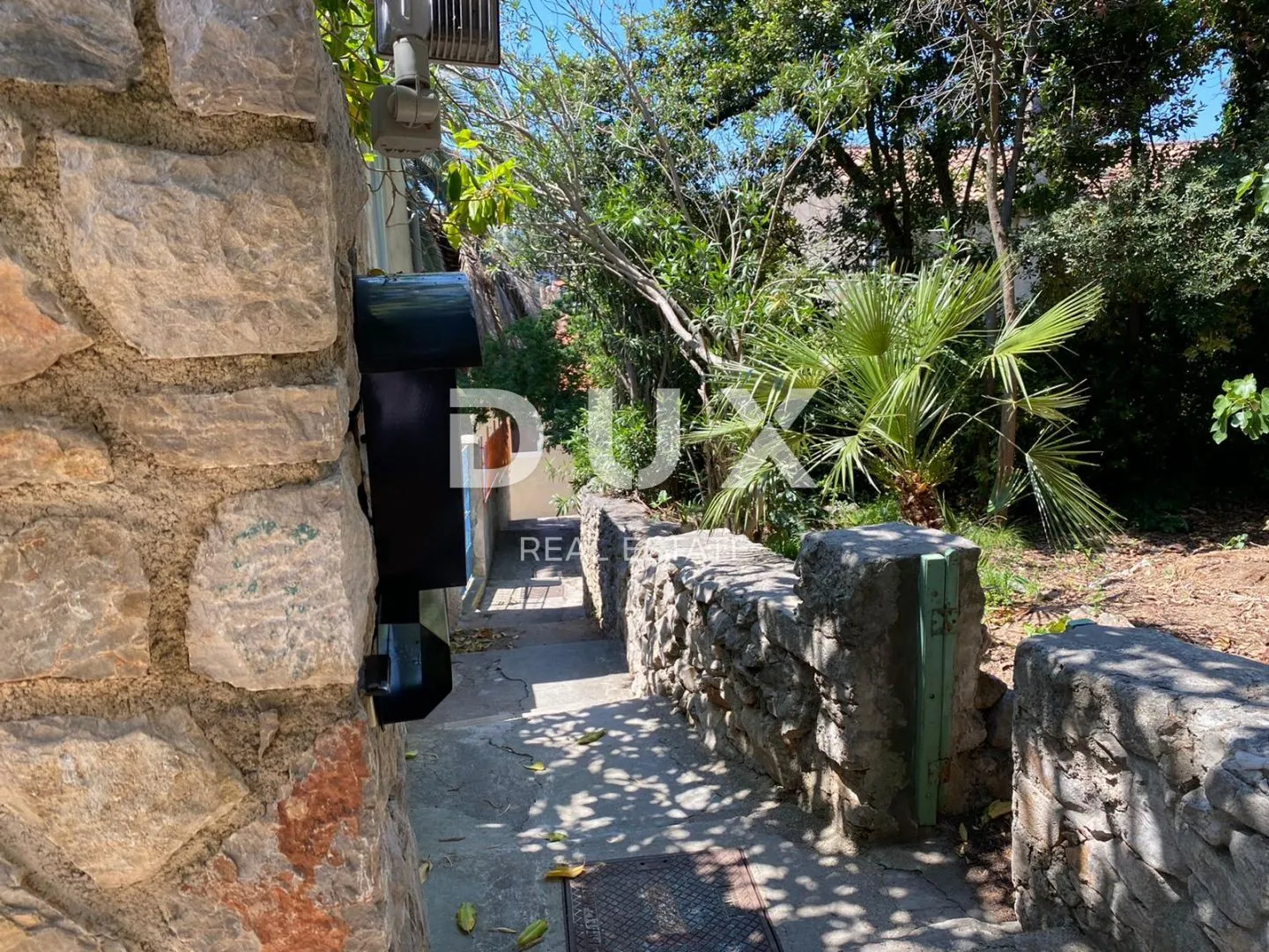 mali lošinj, kuća sa dva stana i uređenom okućnicom 170m2 - slika 14