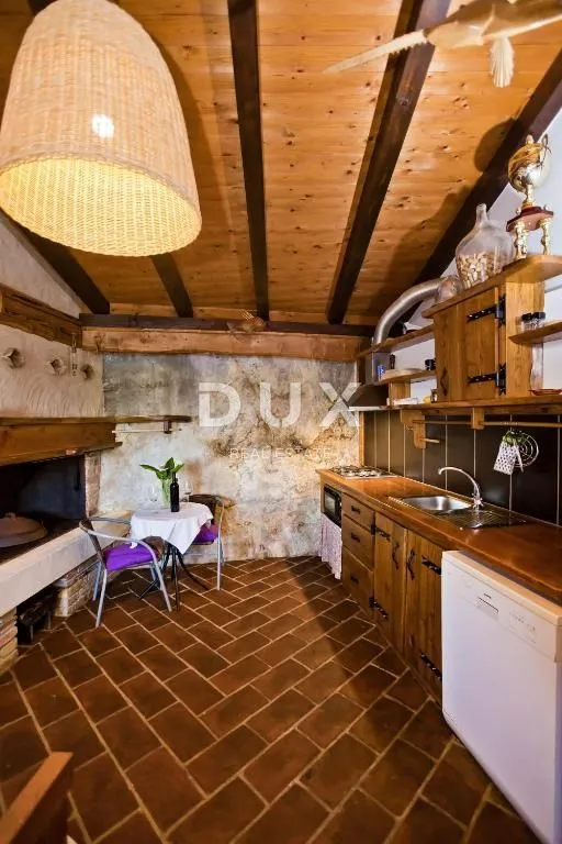 otok hvar - vila u gradu hvaru prvi red do mora - slika 13