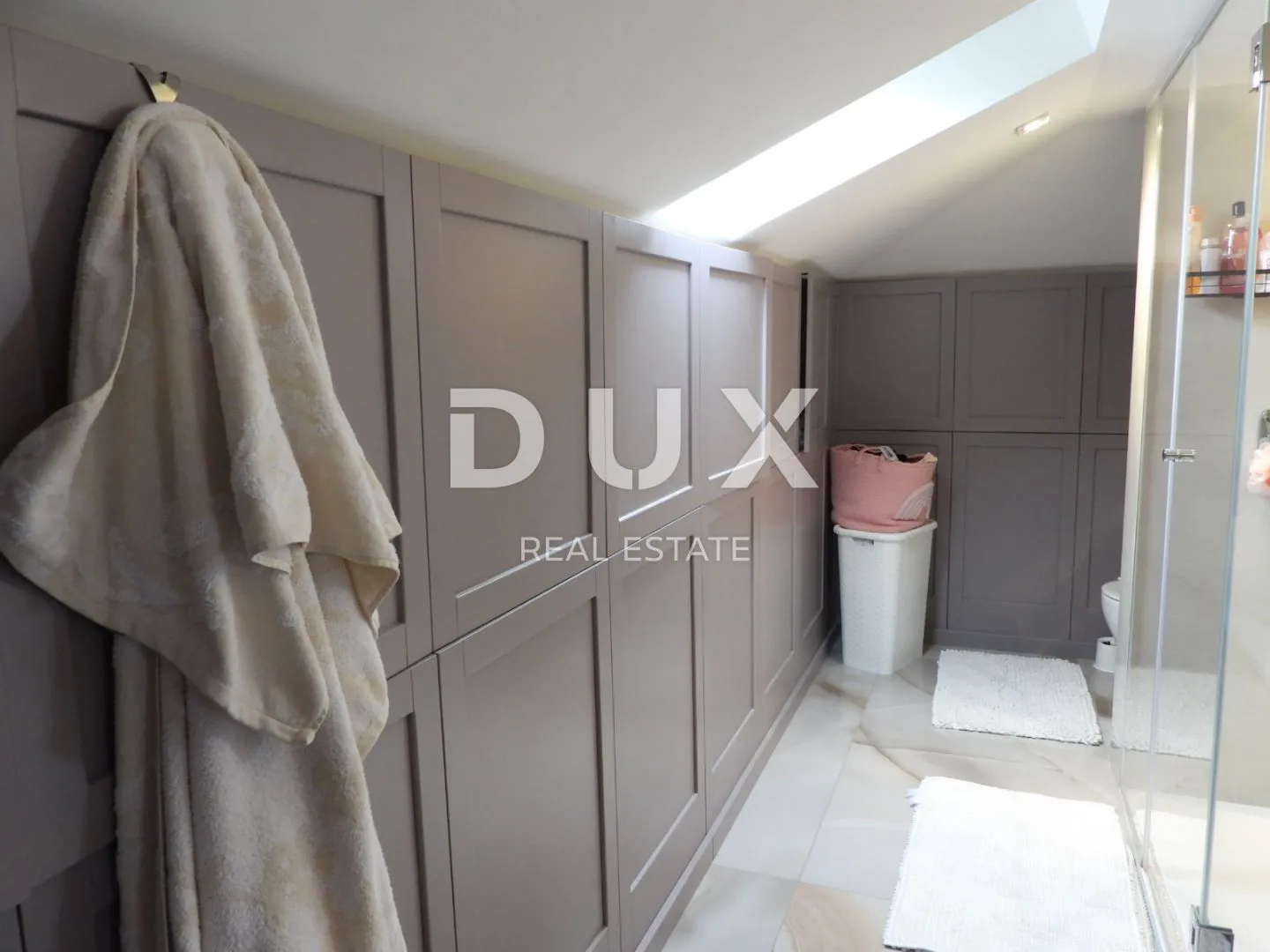 opatija, centar- eksluzivno uređen dvoetažni stan 4s+db 165m2 - slika 39