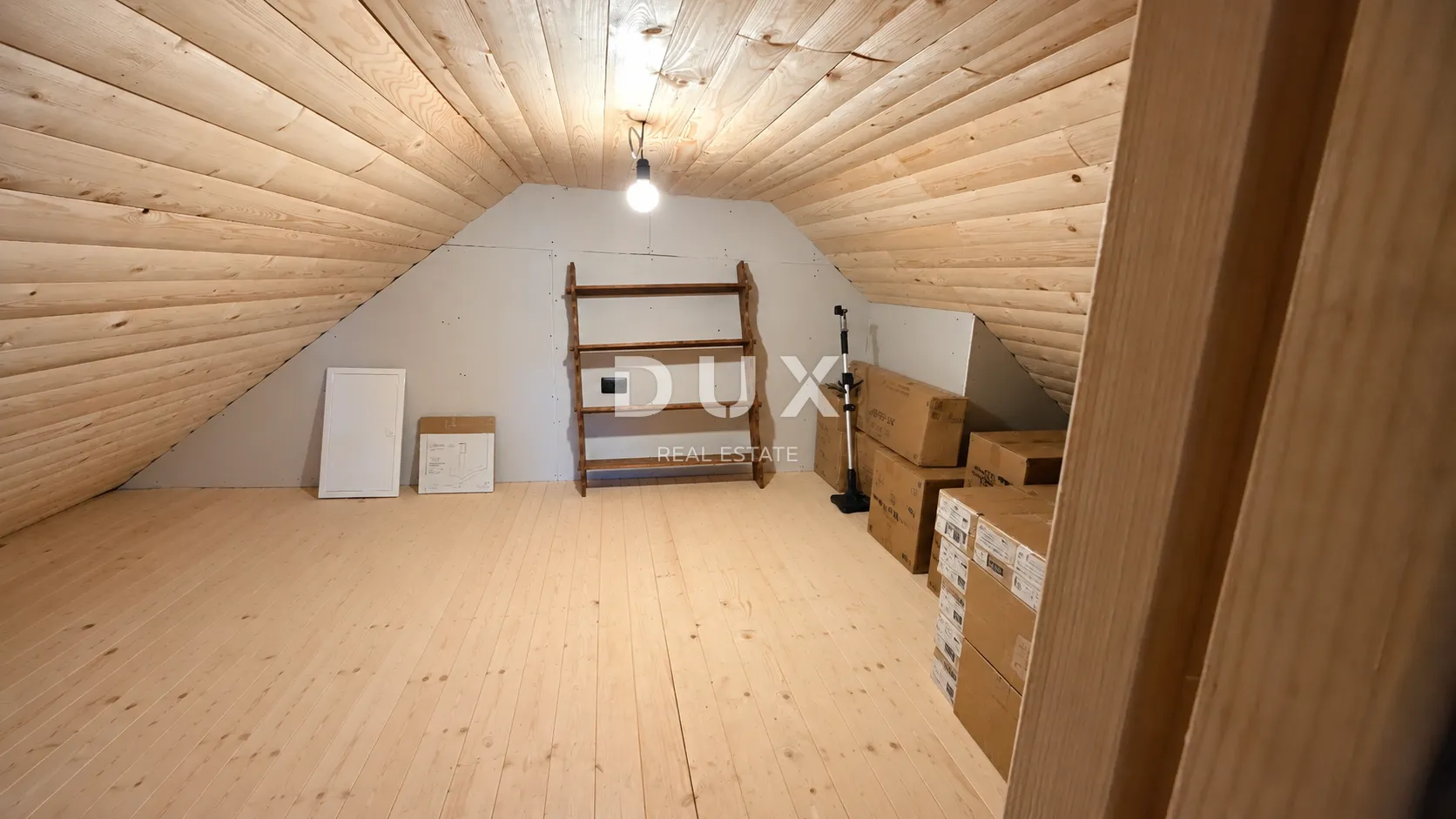 gorski kotar, lič, drvene kuće, tri sobe, 84m2+25m2 - slika 18