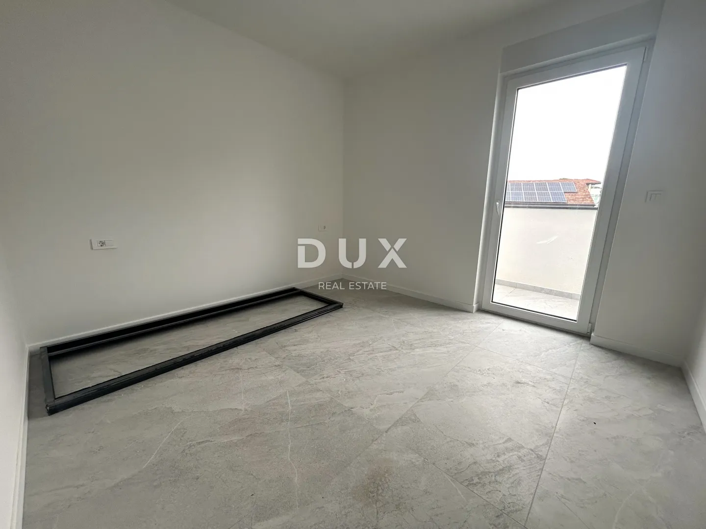 šibenik, vodice – penthouse s krovnom terasom, 120m od plaže, 2 garaže - slika 7