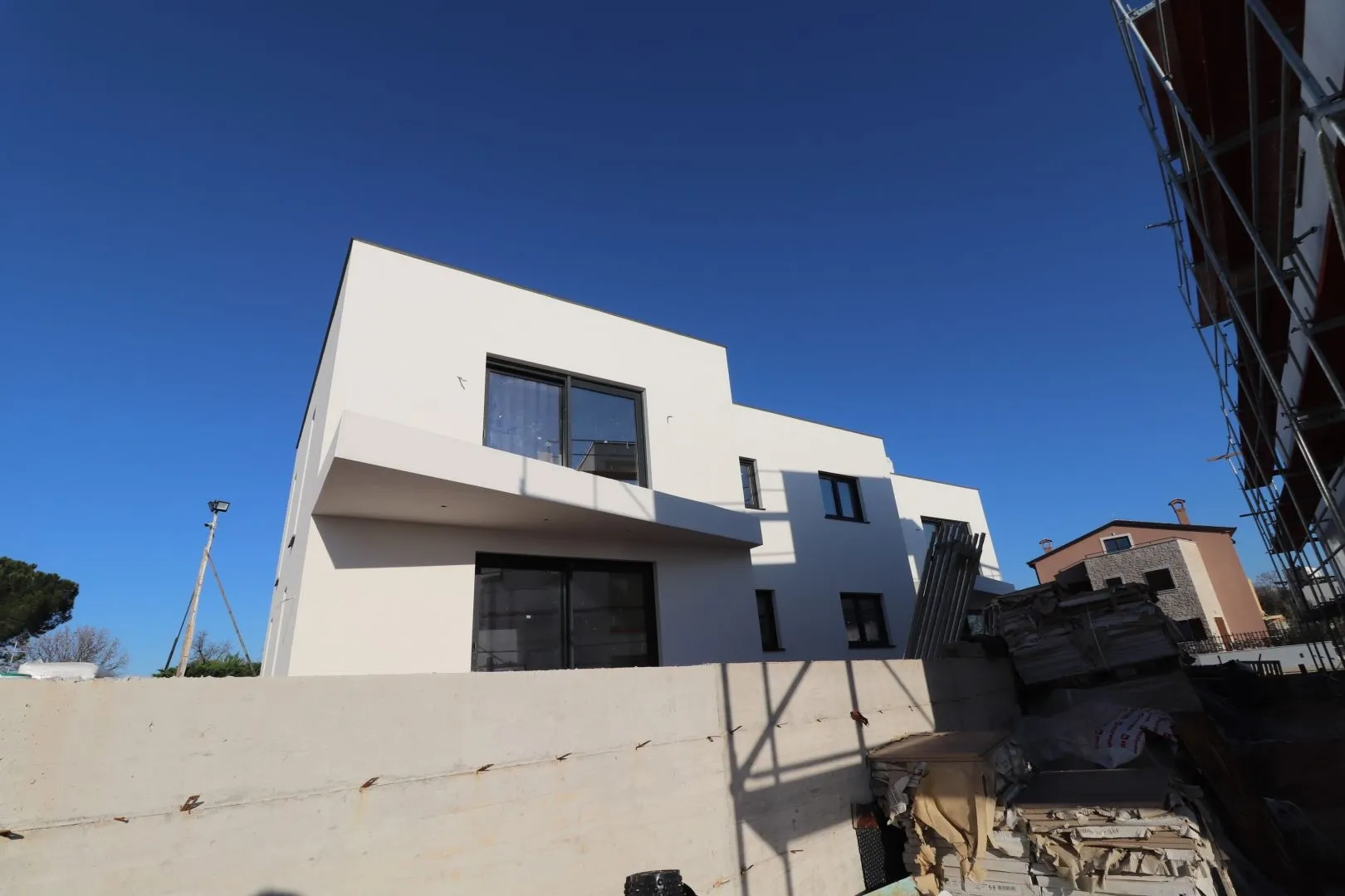 istra, poreč - lux vila sa vrtom i pogledom na more - slika 35