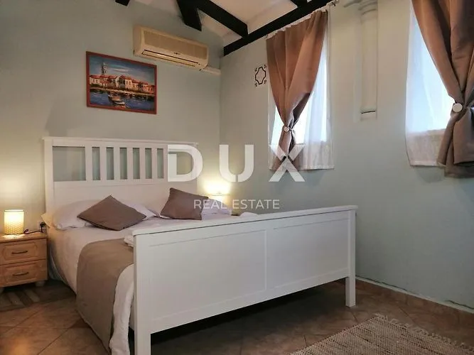 istra, pula - apartmanska kuća u strogome centru s bazenom i okućnicom - slika 28