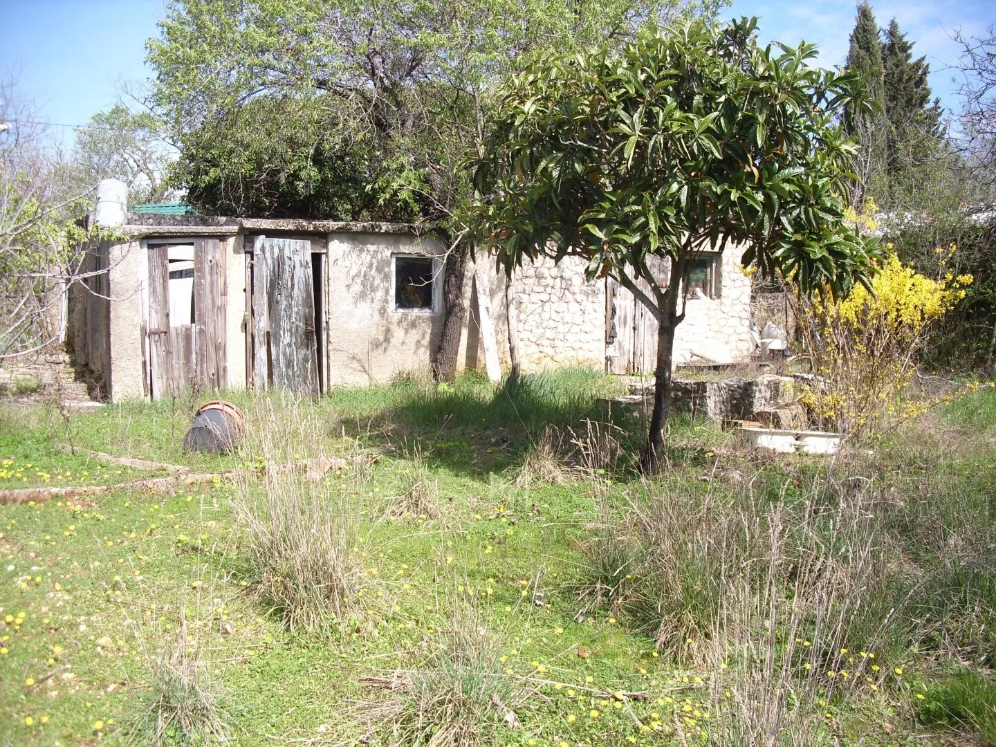 otok krk, kras - teren sa gospodarskim objektom - slika 3