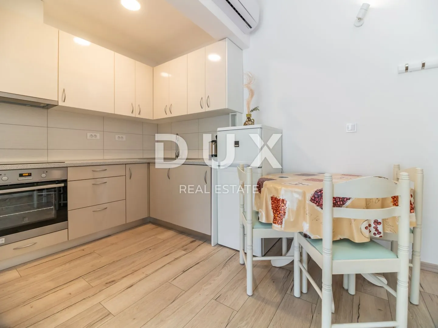 istra, peroj - atraktivna apartmanska kuća s bazenom i pogledom na more! - slika 25