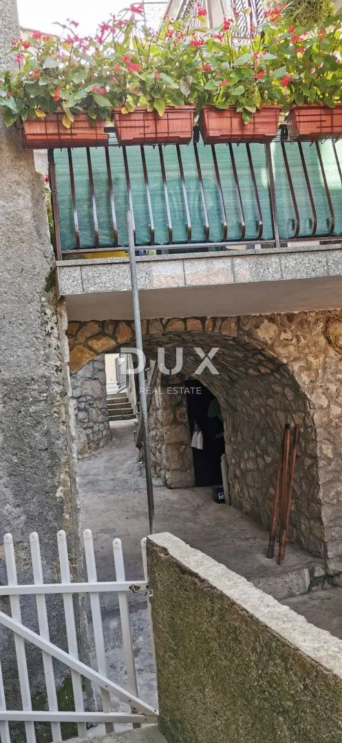 otok krk, dobrinj - autohtona kuća s pogledom na more - slika 1