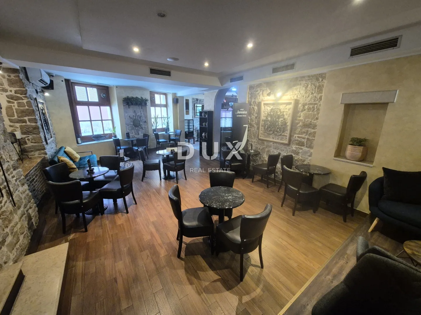 istra,rovinj - predivan uhodani caffe bar u srcu rovinja - slika 3