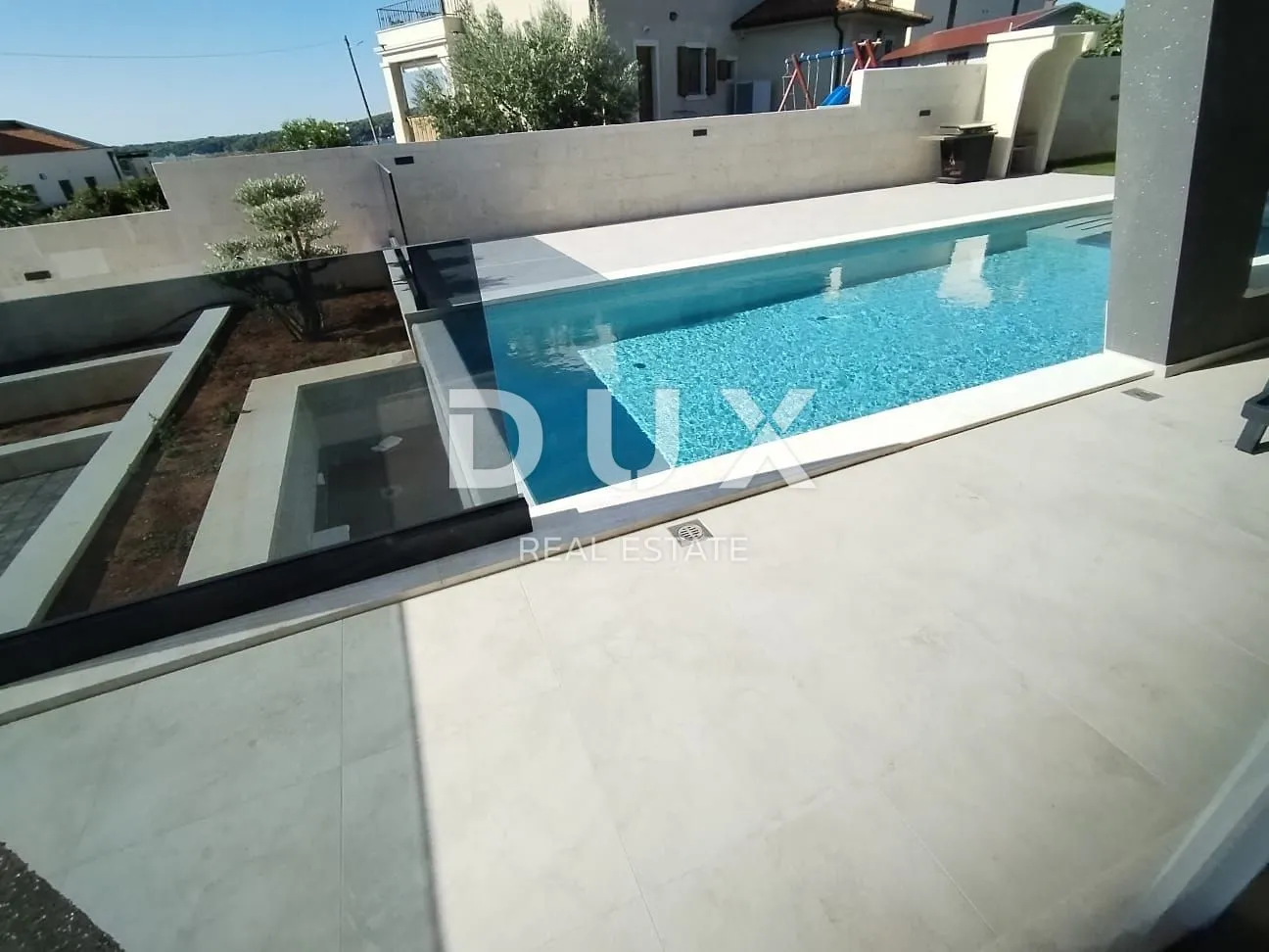 istra,medulin- luksuzna vila 150m od mora! - slika 89
