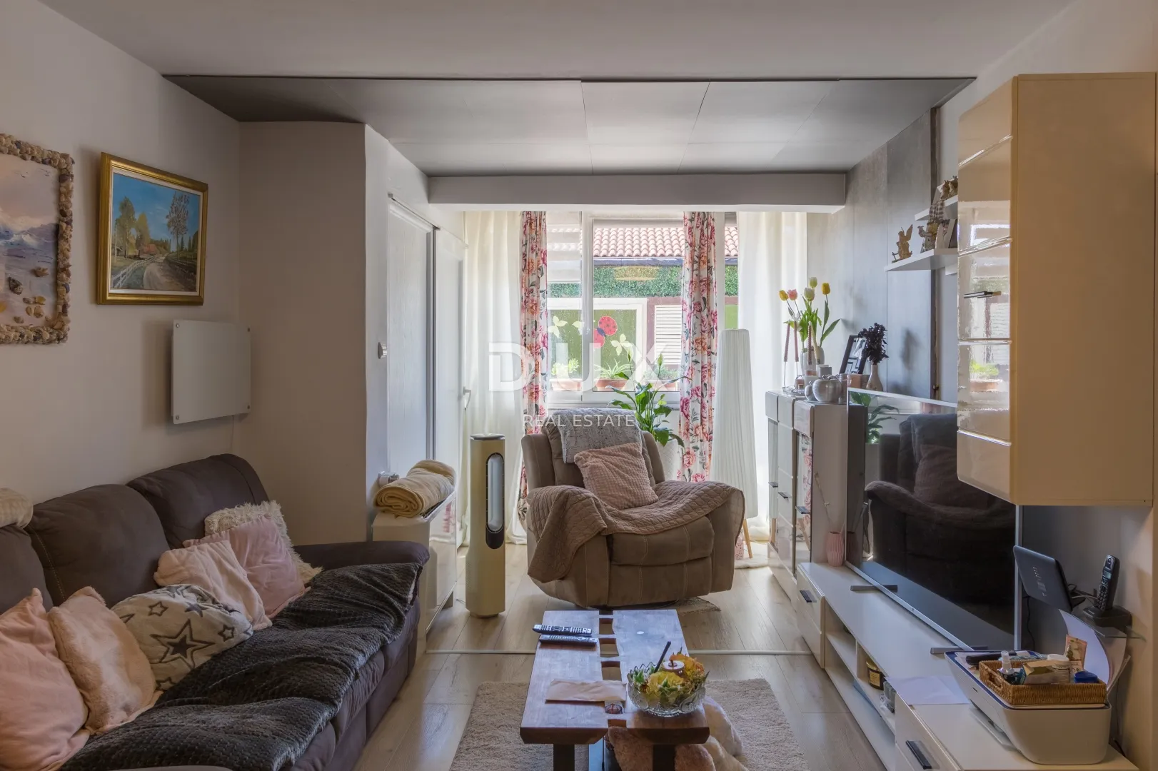 vodice, vila sa 7 apartmana i bazenom - slika 8