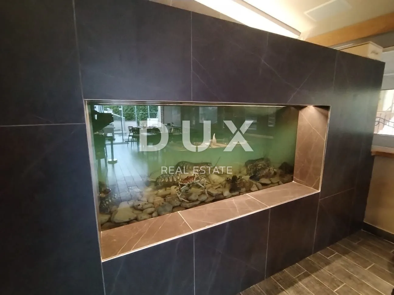 istra,pula - kuća sa restoranom 100m od plaže! top lokacija! - slika 17