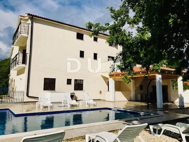 ISTRA, SVETI LOVREČ - Prostrana kuća s pet stanova i bazenom - Sveti Lovreč Pazenatički