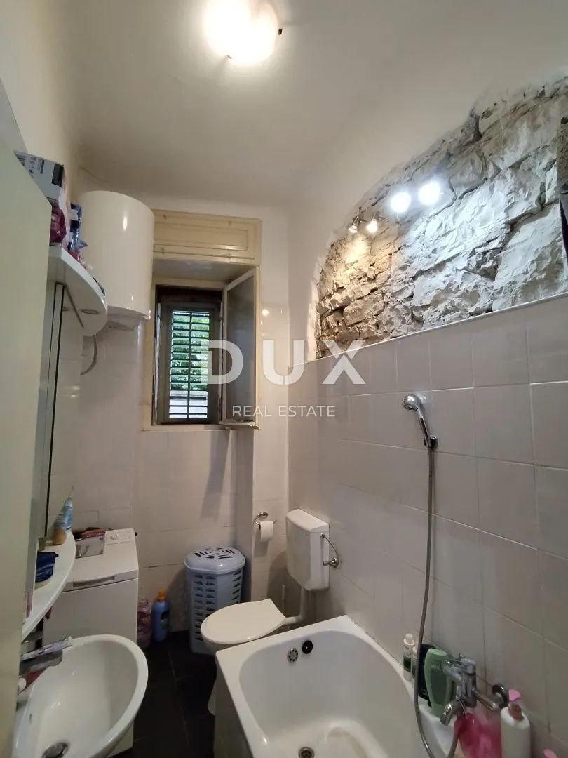 istra, pula - prostrani stan u centru grada! - slika 22