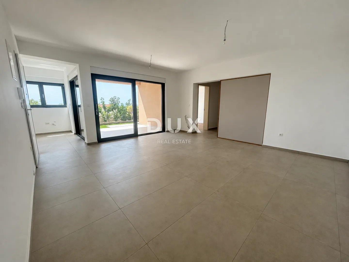primošten, dolac – stan u prizemlju s vrtom od 64 m², 2 spavaće sobe - slika 9