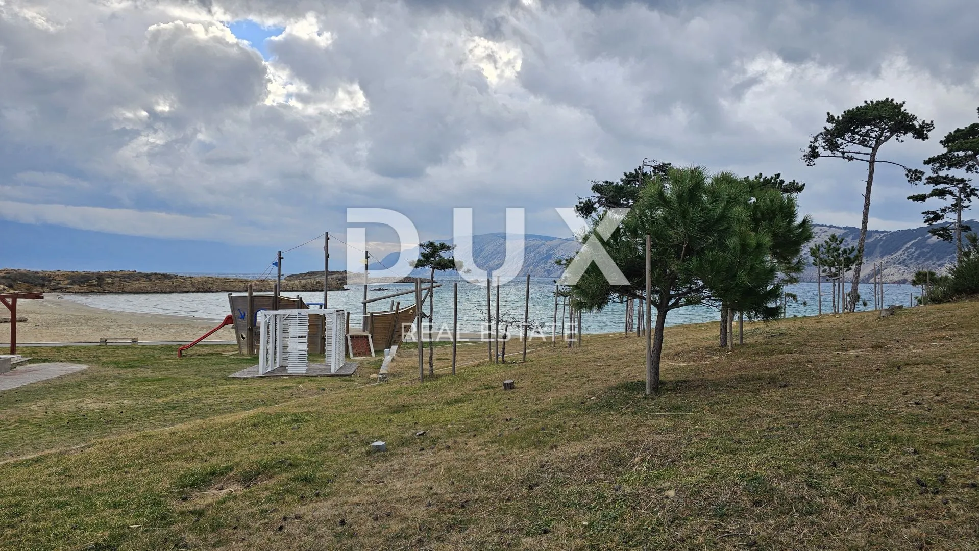 otok rab, lopar - kuća sa 6 apartmana pored rajske plaže - slika 1