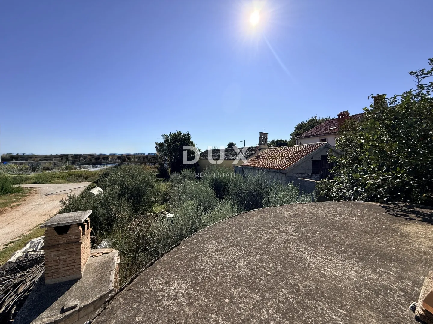 istra, pomer - samostojeća kuća 250m2 s garažom i okućnicom, 150m od mora - slika 24
