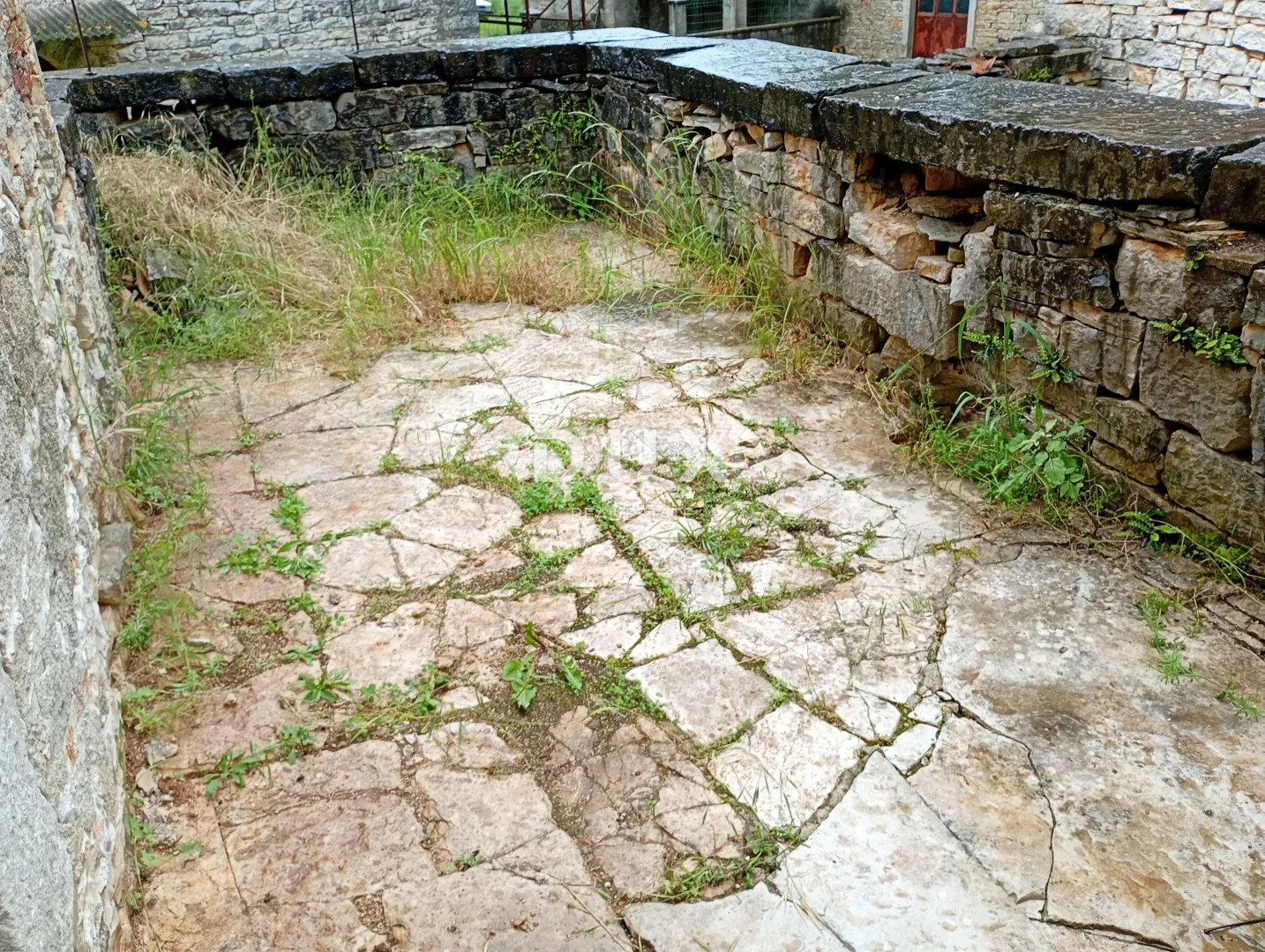 pazin,beram - gospodarska zgrada 58m2 sa okućnicom - slika 7