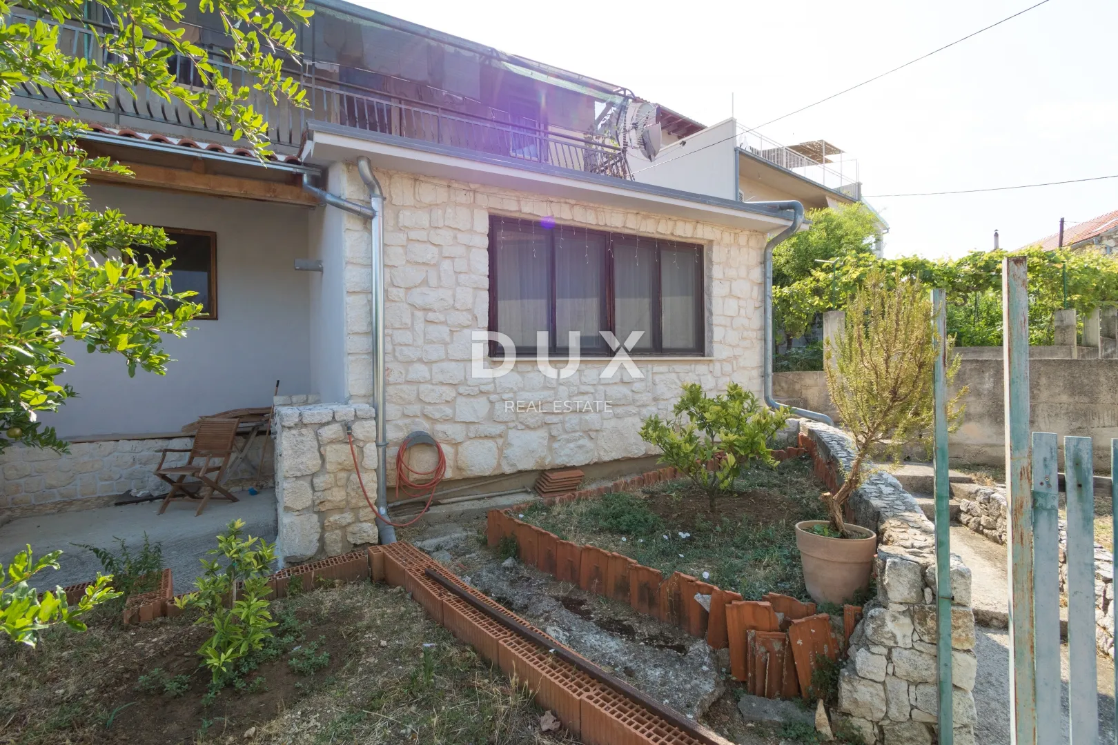 šibenik, zaton, trosobni stan, 83 m² u prizemlju sa vrtom - slika 9