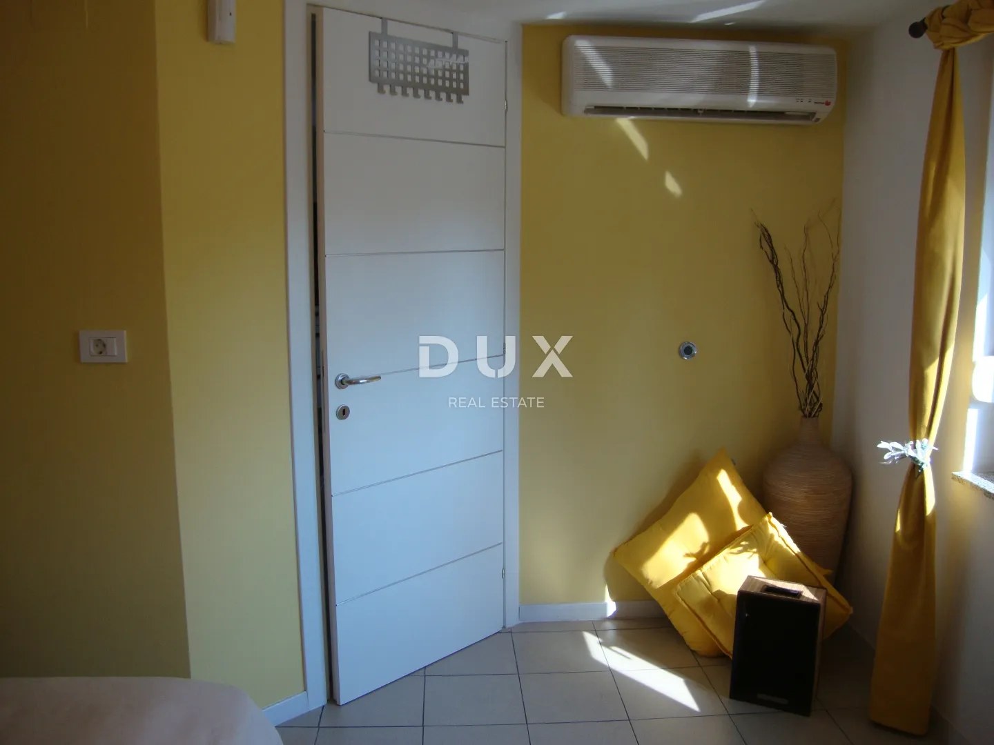 novi vinodolski – elegantna kuća 191 m2, 40 m udaljena od mora - slika 37