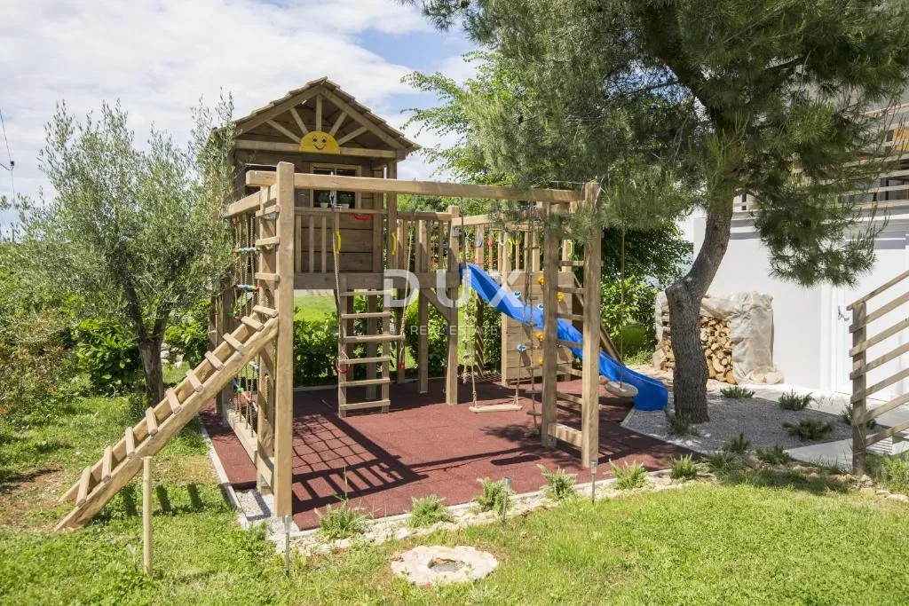 istra, labin okolica - luksuzna vila s bazenom i pogledom na more - slika 17