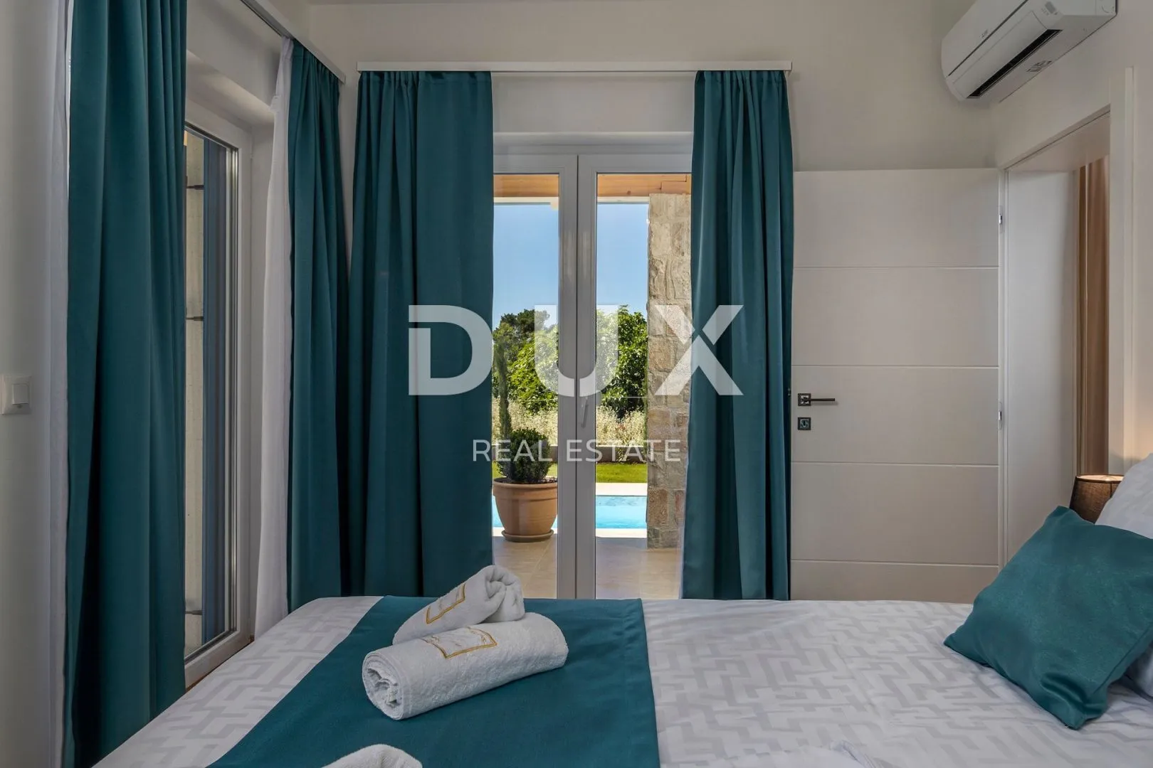 otok ugljan, ugljan - prekrasna kamena vila s bazenom - slika 29