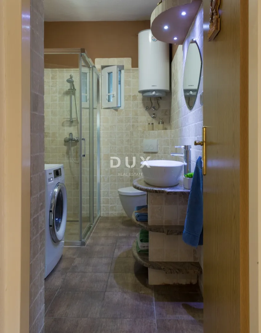 vodice, obrove, vila, 291,76 m2, tri etaže, dvorište - slika 40