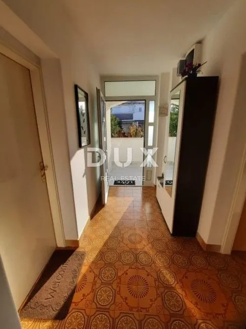 zadar, sabunike - prostrana apartmanska kuća s velikom okućnicom - slika 13
