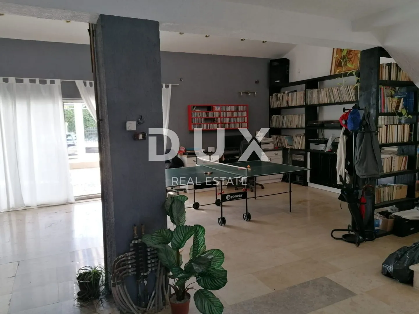 istra, pula - velika obiteljska kuća s 2 apartmana, konobom i garažom - slika 7