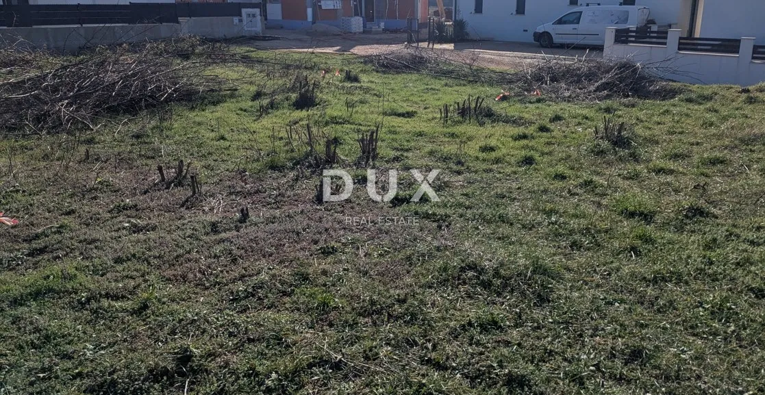 ISTRA, KRNICA (okolica Marčane) - građevinsko zemljište s pravomoćnom dozvolom i projektom, odmah spremno za gradnju! - Krnica, Marčana