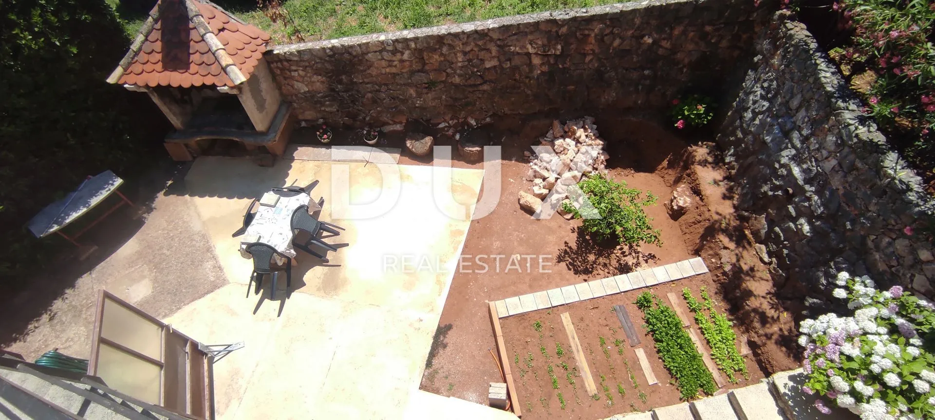 otok krk, risika - predivna kuća sa 4 apartmana - slika 6