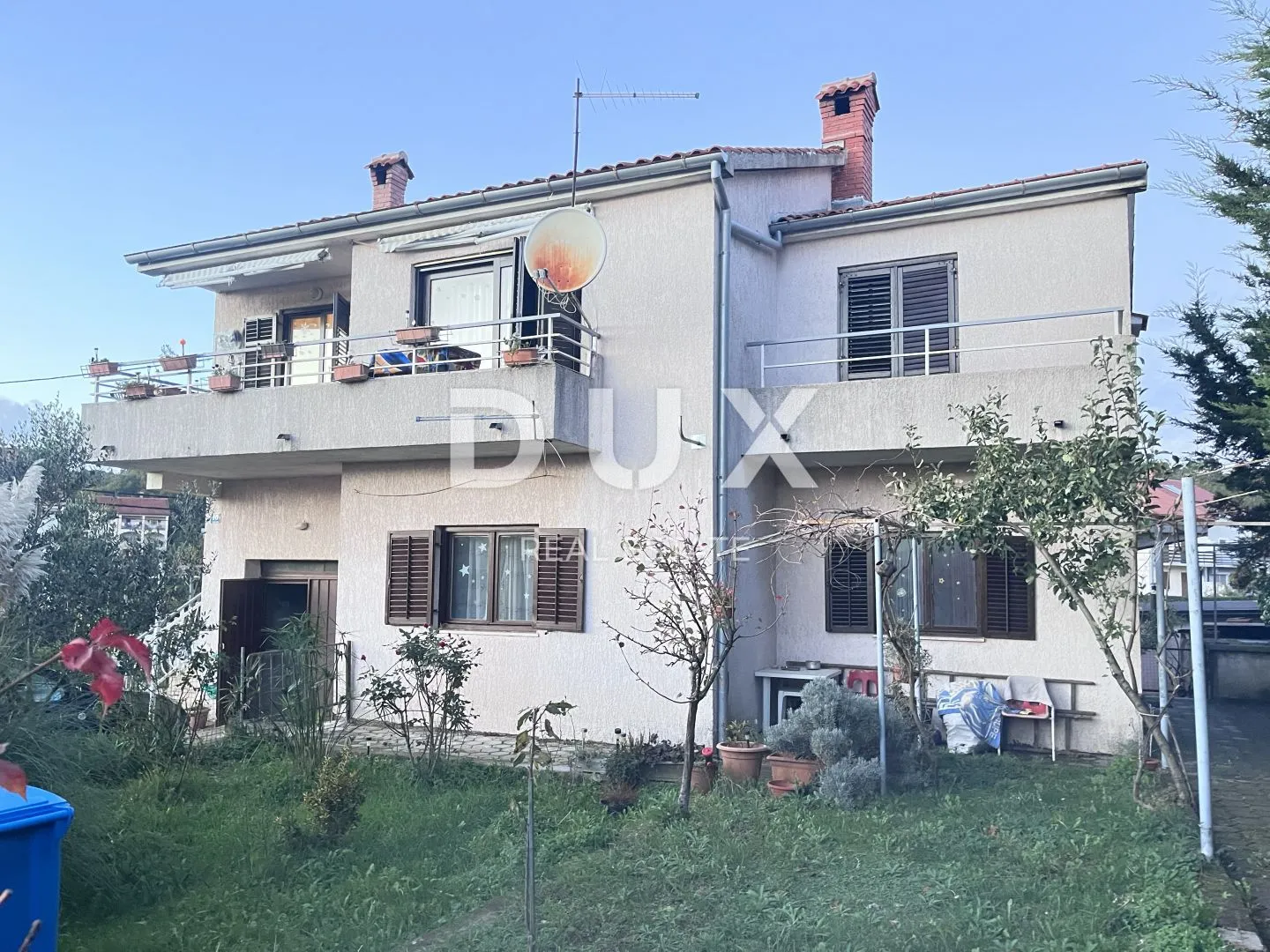 RIJEKA, SRDOČI, CENTAR - samostojeća kuća sa 3 stana + pomoćna zgrada + okućnica! PRILIKA! HITNO!